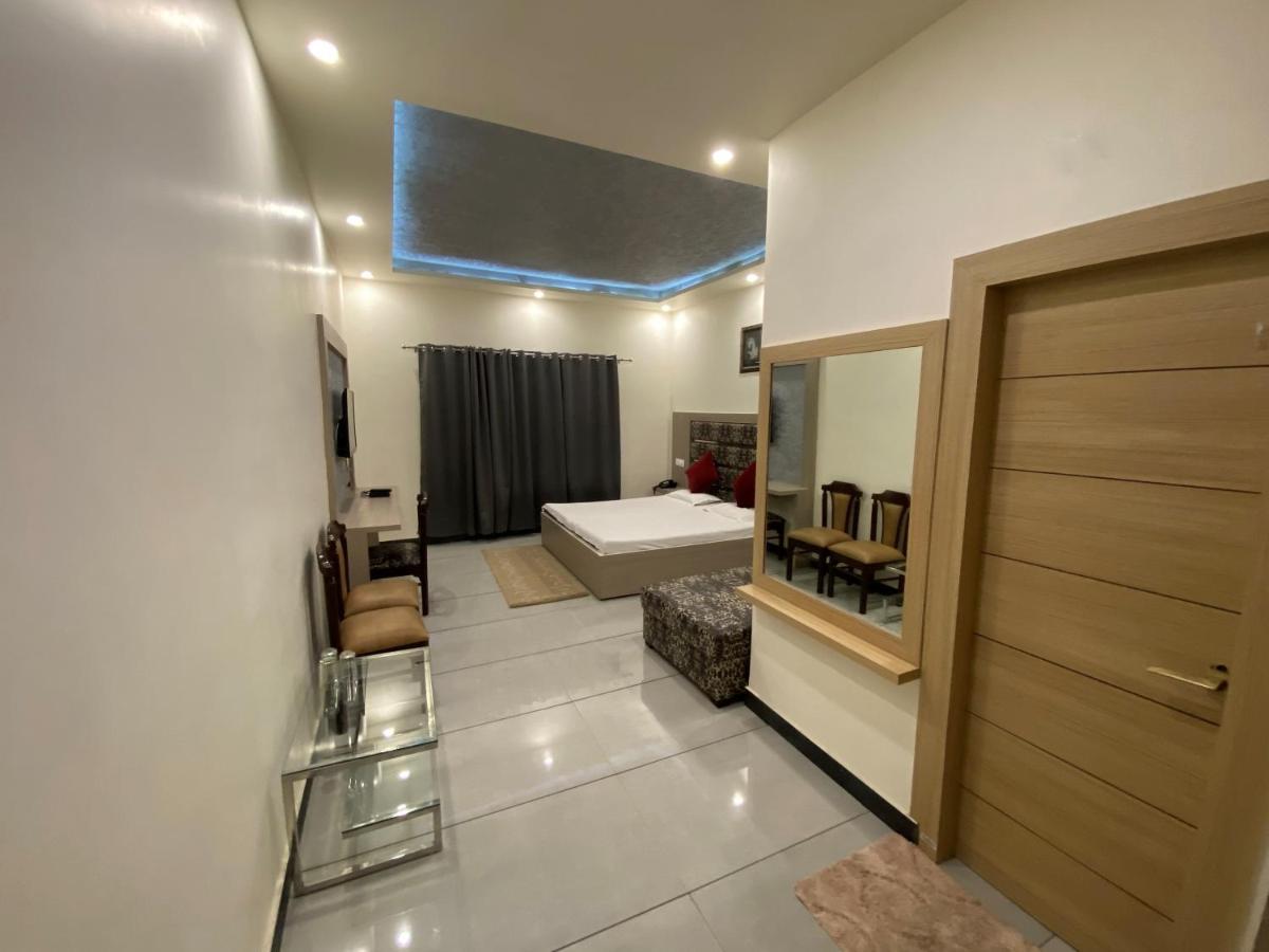Neelgagan Hotel ニューデリー エクステリア 写真
